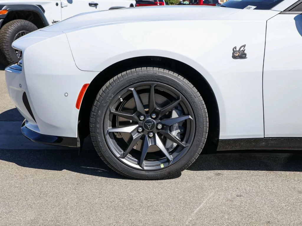 New 2026 White Knuckle Exterior Paint Dodge R/T Scat Pack 4-door AWD image 10