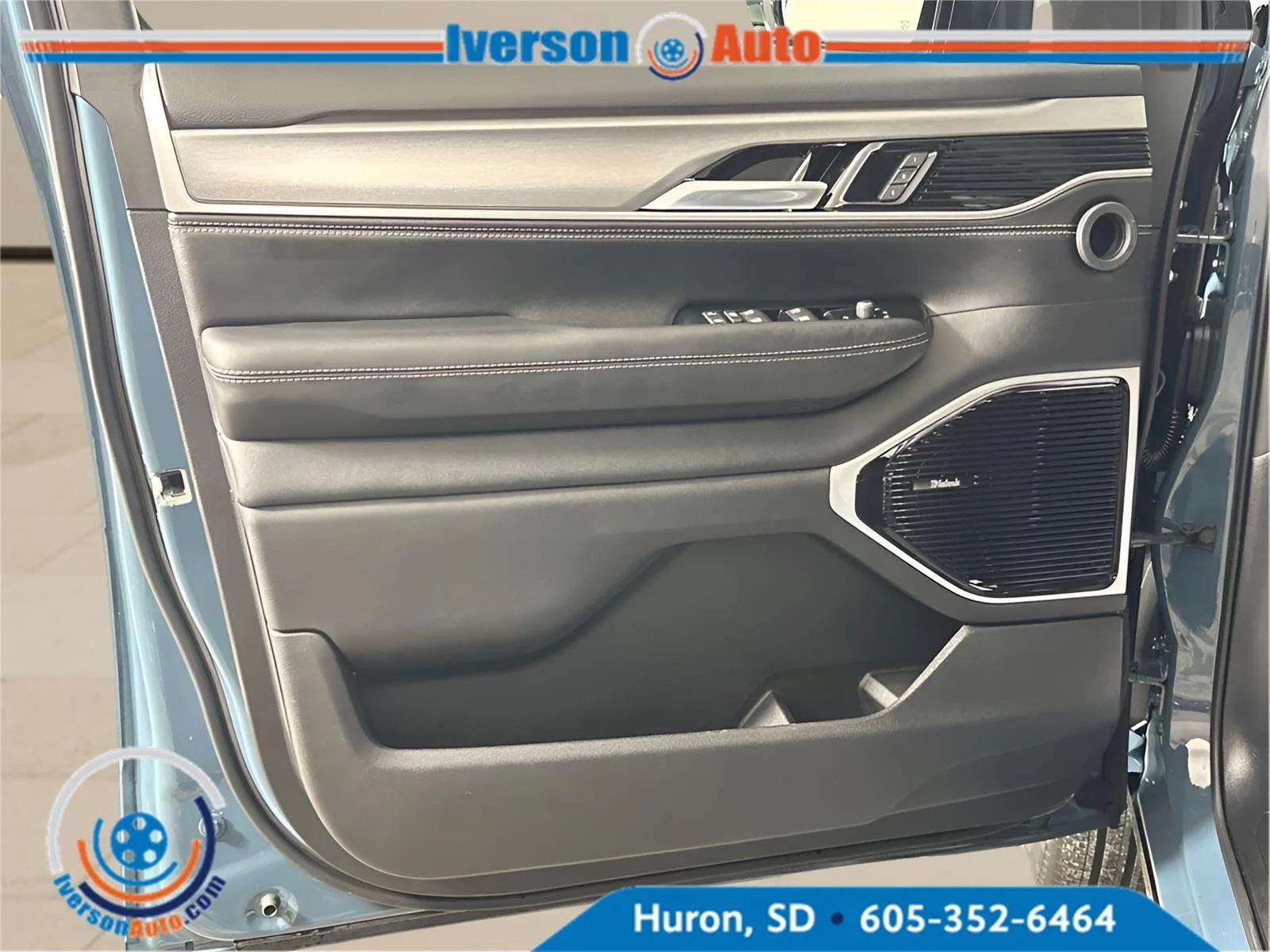 New 2026 Steel Blue Exterior Paint Jeep Limited Reserve image 19