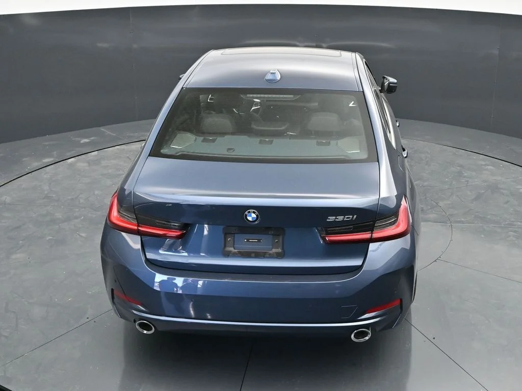2025 BMW 3 Series 330i - Photo 17