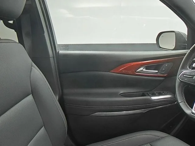 Used 2025 Gray Chevrolet Z71 image 34