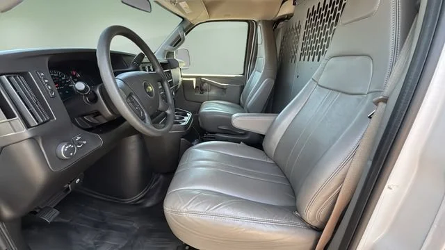 Used 2025 Summit White Chevrolet WT image 18