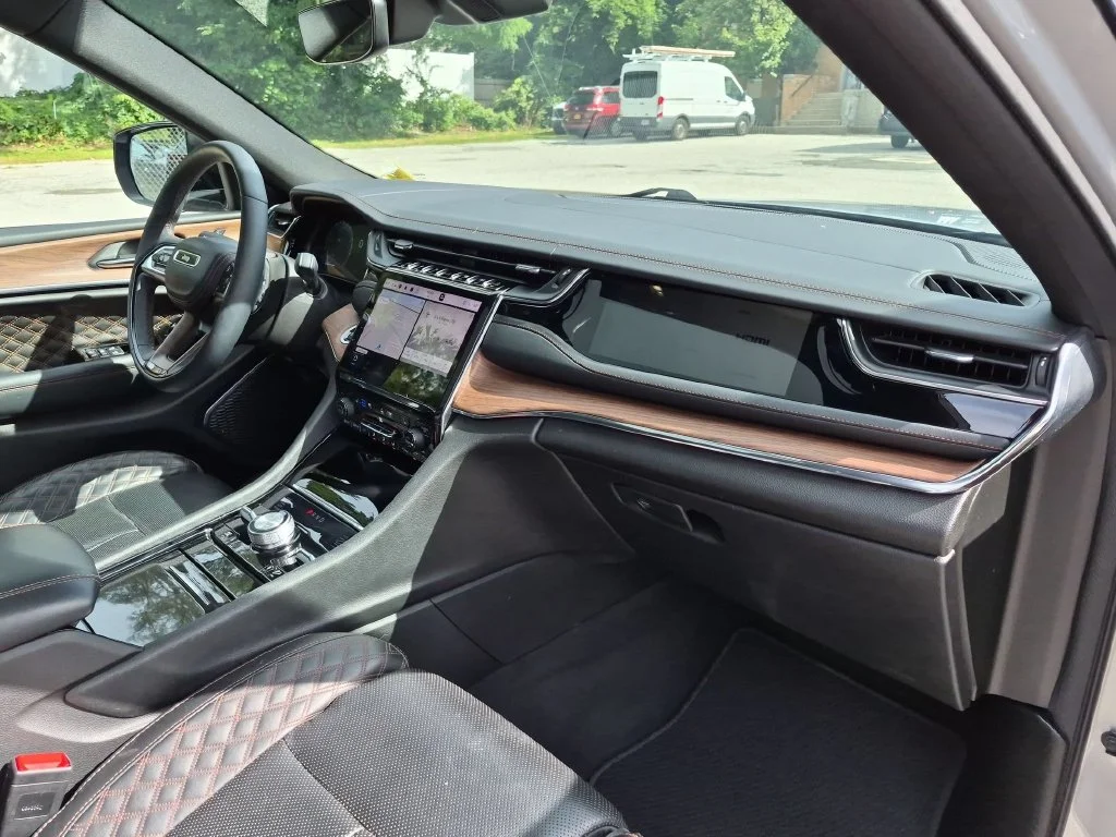 Used 2024 Silver Jeep Summit image 38
