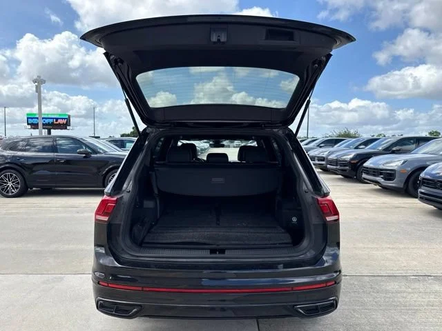 Used 2023 Deep Black Volkswagen SE R-Line Black image 9