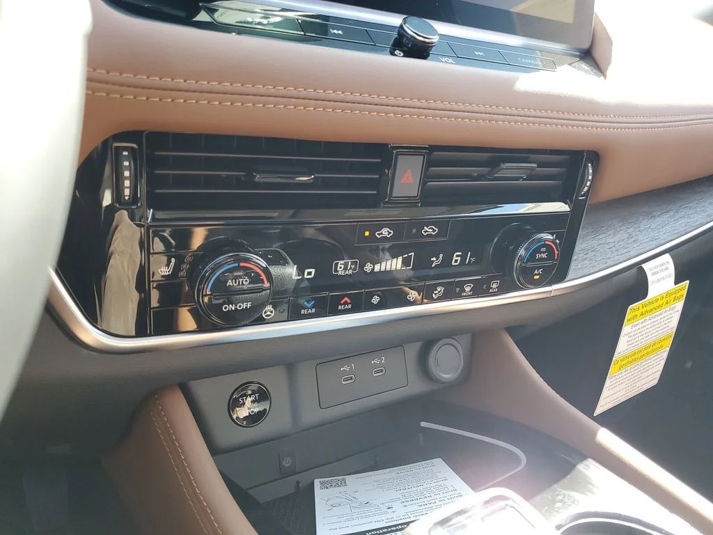 New 2026 Everest White Pearl TriCoat / Super Black Two-tone Nissan Platinum image 17