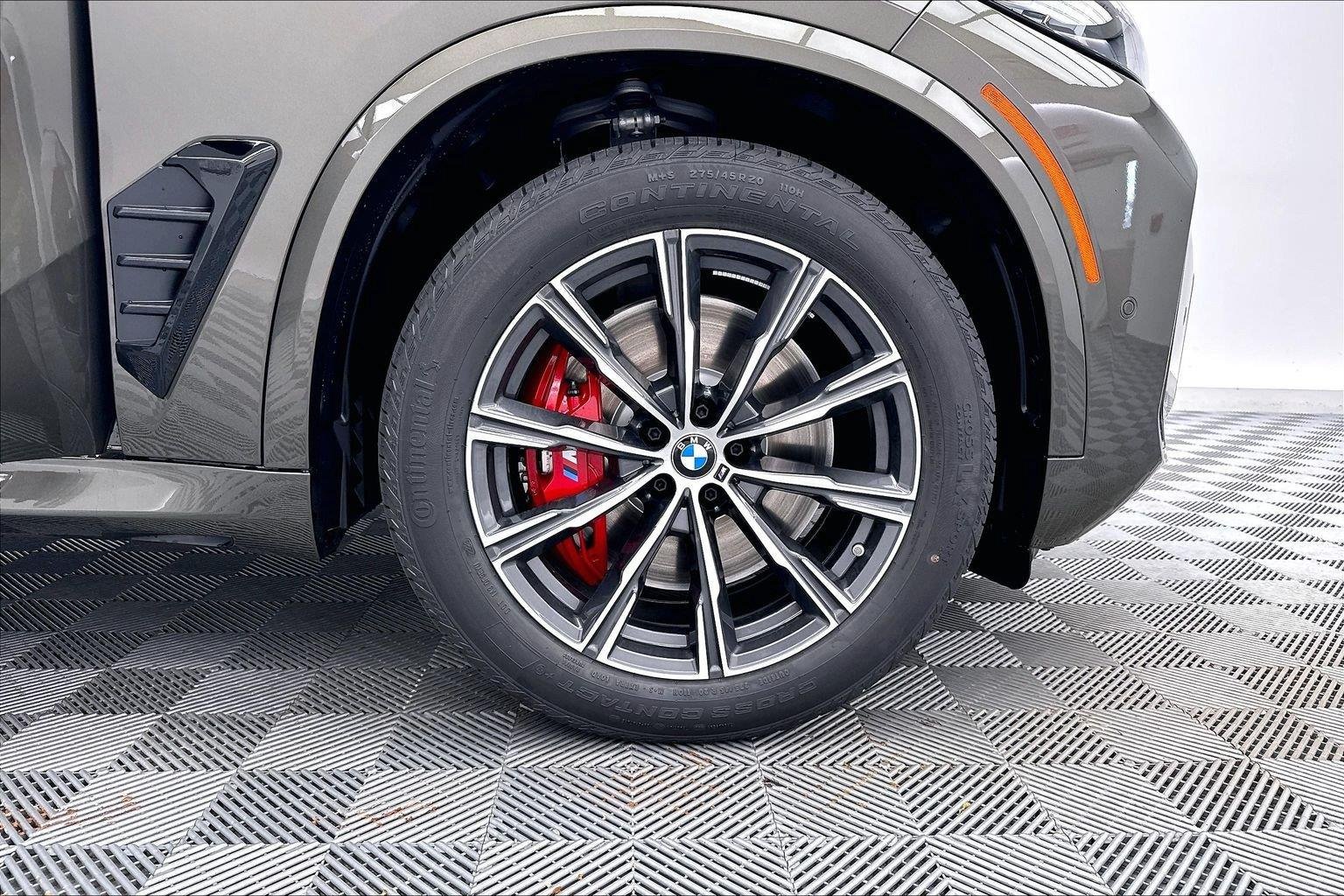New 2026 Manhattan Green Metallic BMW xDrive50e image 36