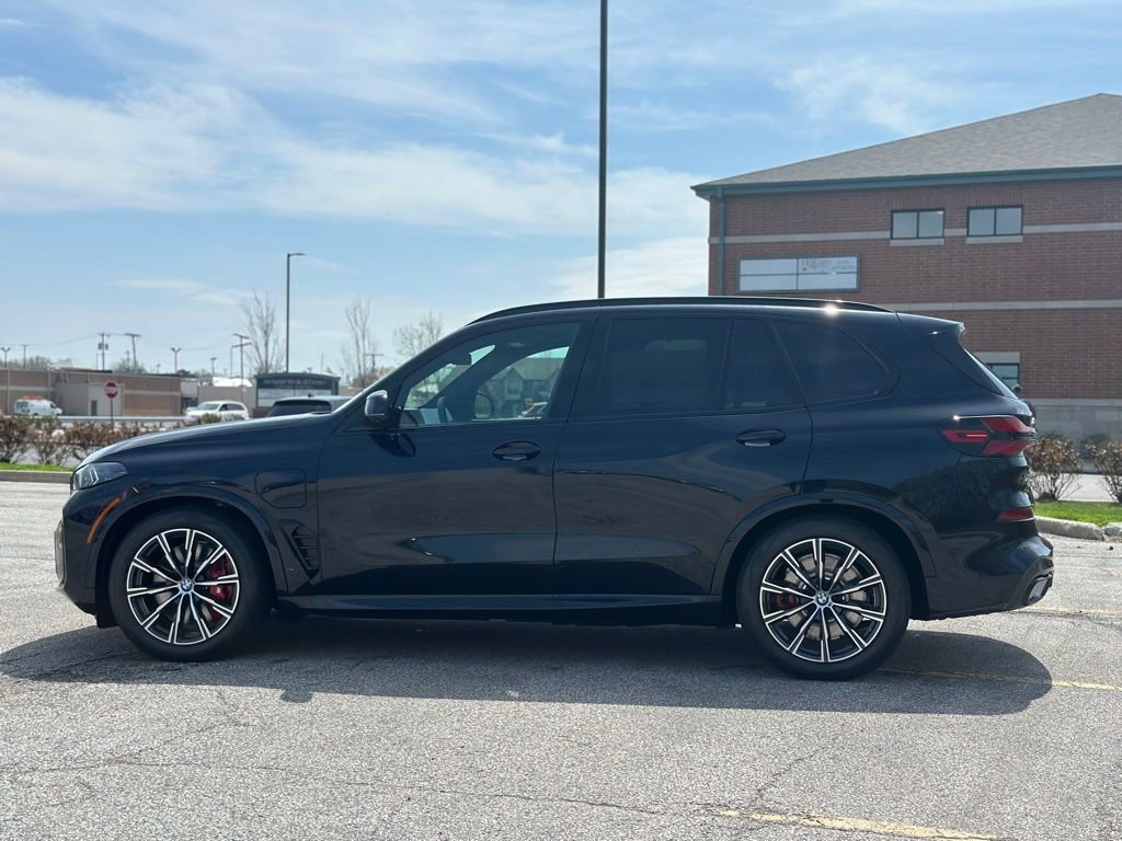 New 2026 Carbon Black Metallic BMW xDrive50e image 4