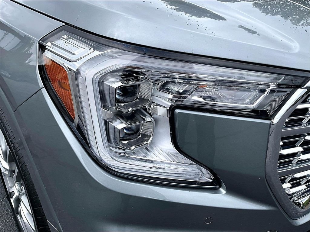 Used 2023 Silver GMC Denali image 33
