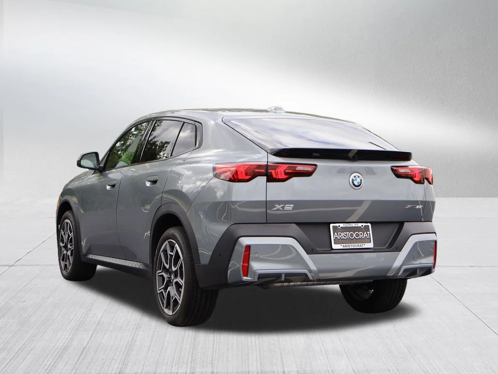 Used 2025 Gray BMW xDrive28i image 6