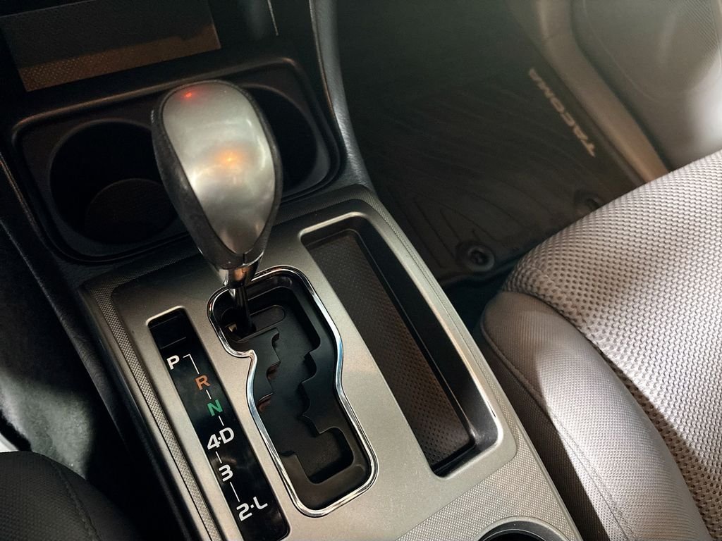Used 2013 Green Toyota Base image 17