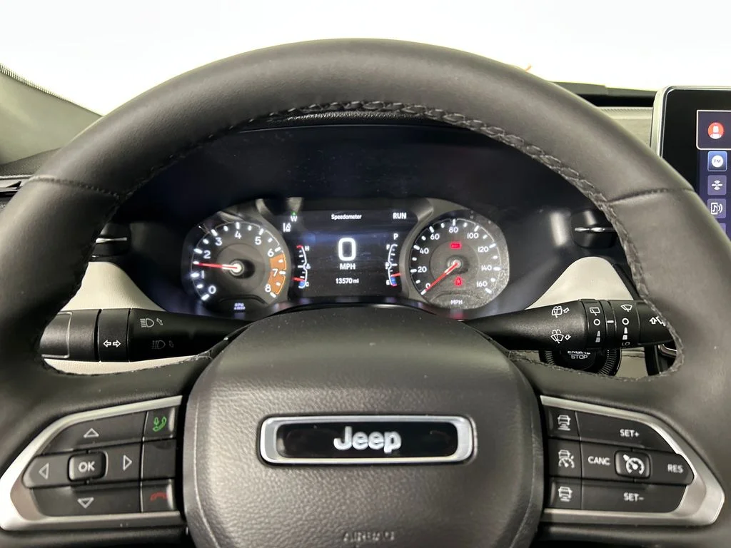 Used 2025 Silver Jeep Limited image 13