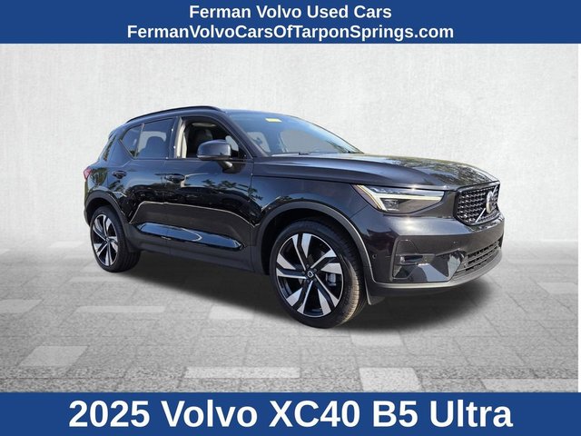 2025 Volvo XC40 B5 Ultra Dark AWD's photo