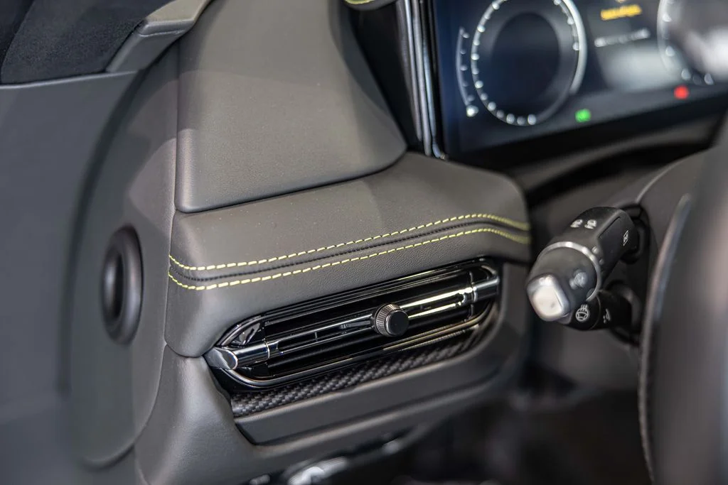 Used 2025 Green Aston Martin DB12 image 21