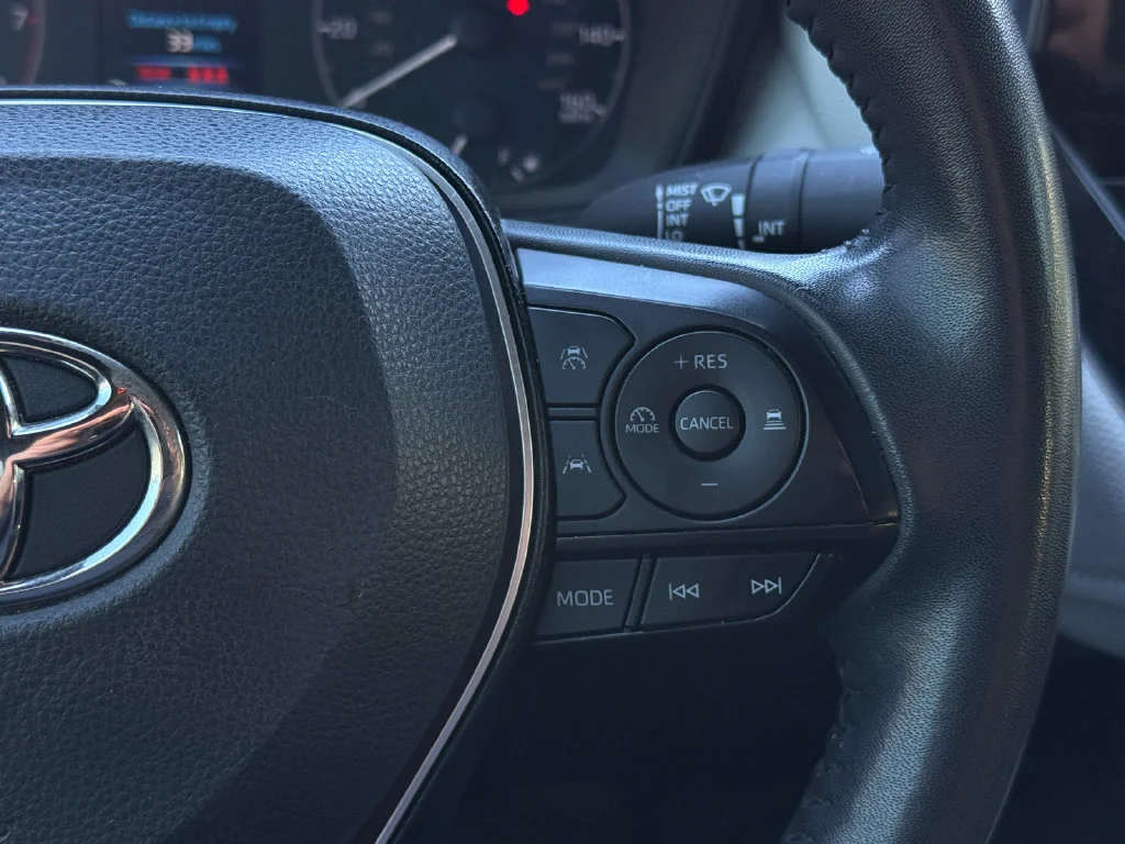 Used 2024  Toyota SE image 9