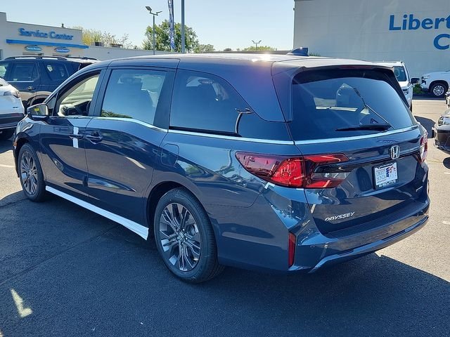 New 2026 Smoke Blue Pearl Honda Touring image 4