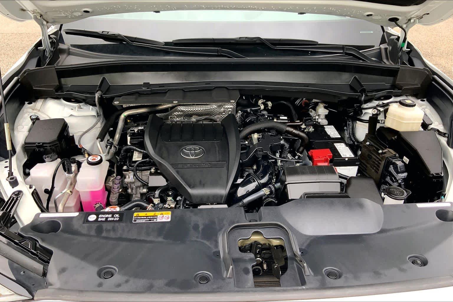 Used 2025 Wind Chill Pearl Toyota XLE image 31