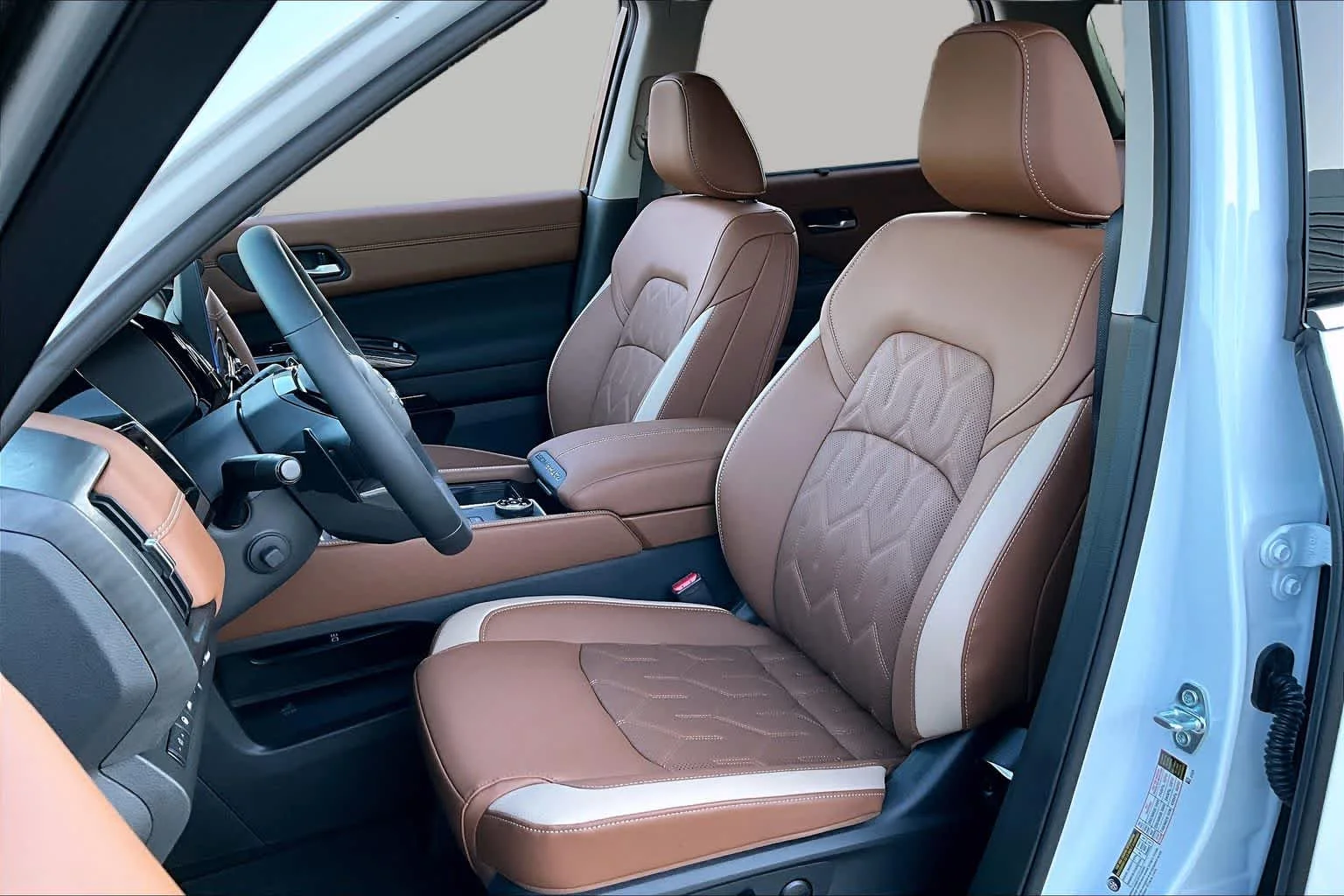 New 2026 Everest White Pearl Tricoat Nissan Platinum image 9