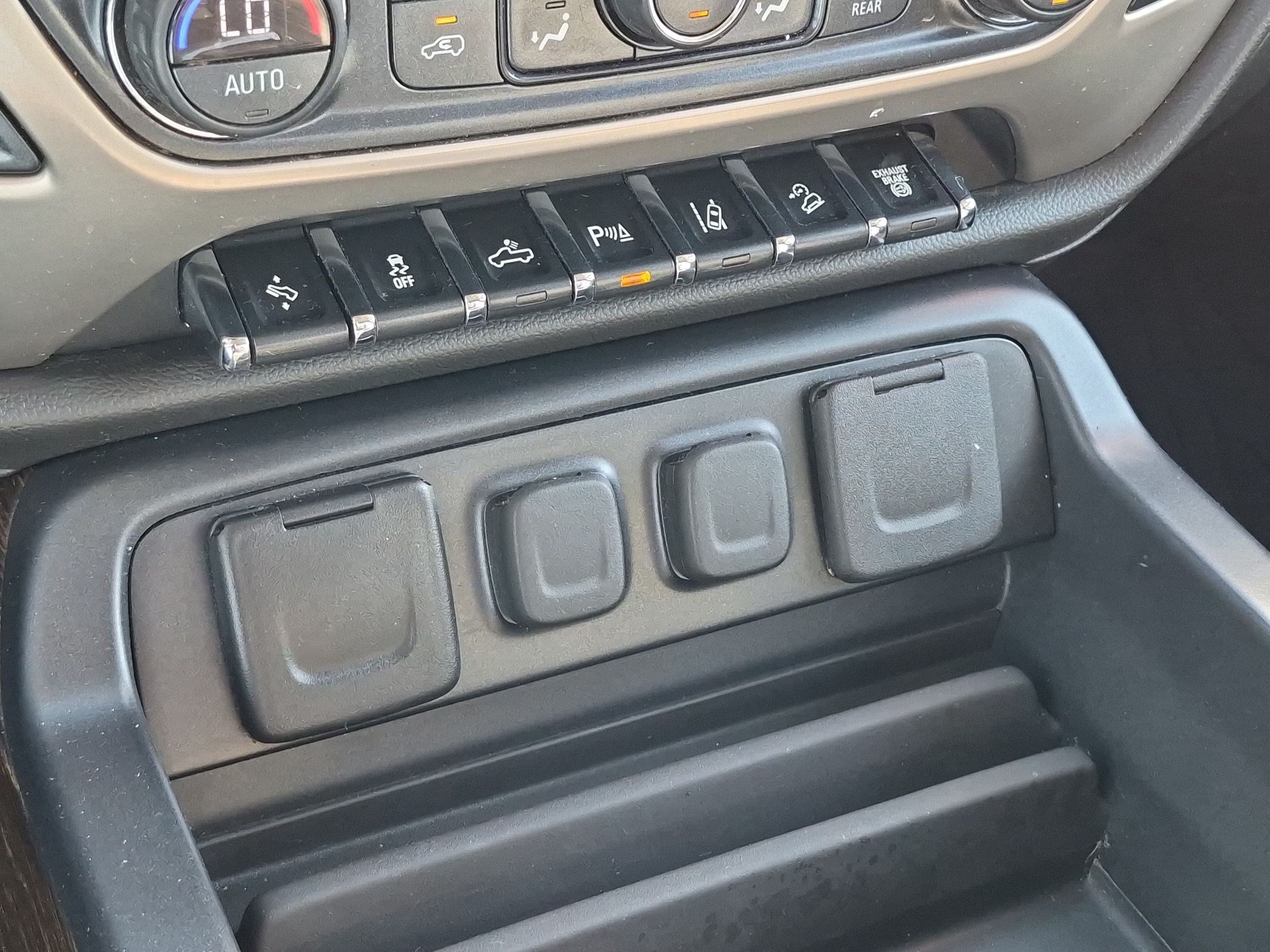 Used 2019 White Frost Tricoat GMC Denali image 21
