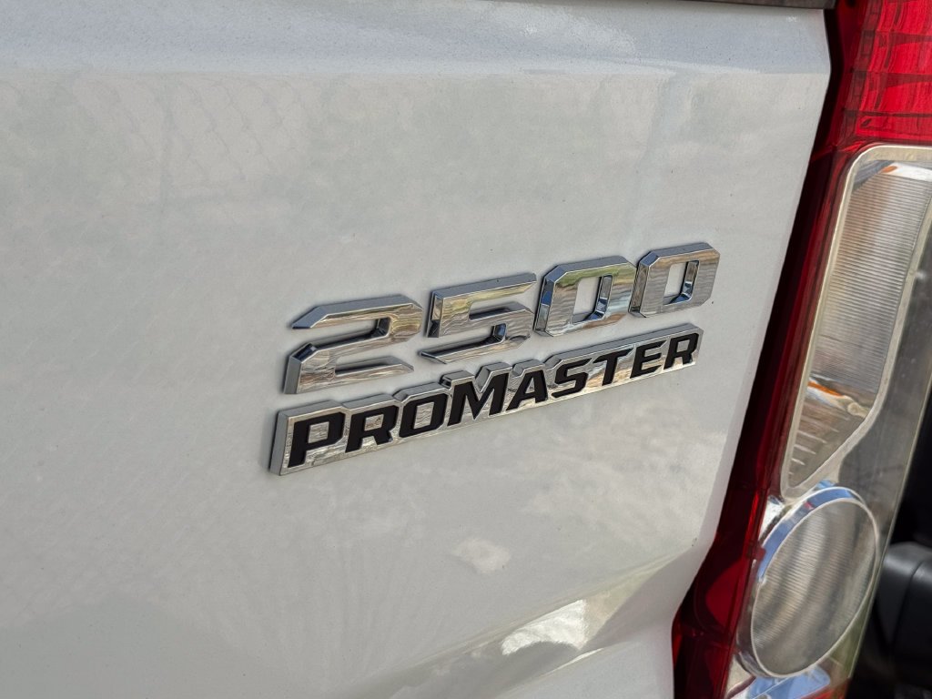 Used 2025 White Ram Base image 9