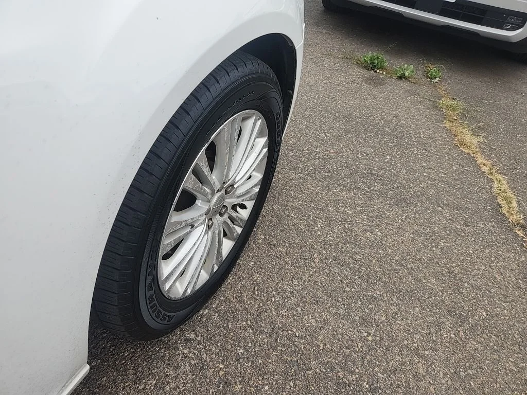 Used 2013 White Chrysler Base image 14