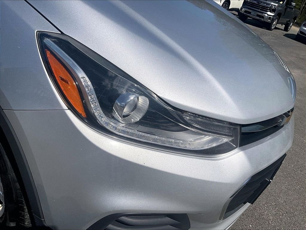 Used 2018 Silver Chevrolet LT image 30