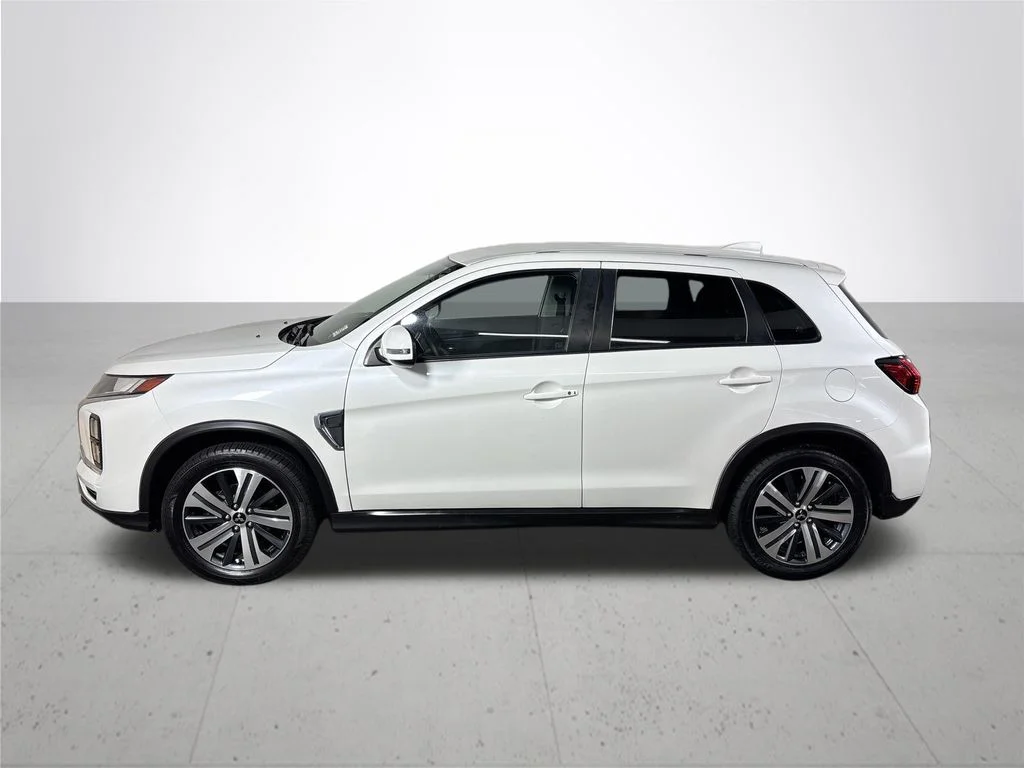 Used 2021 White Mitsubishi 2.0 SE image 9