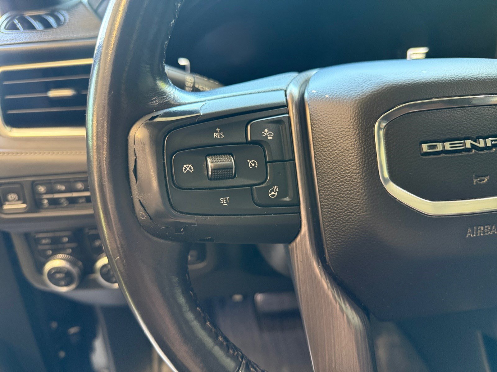 2023 GMC Yukon Denali Ultimate - Photo 24
