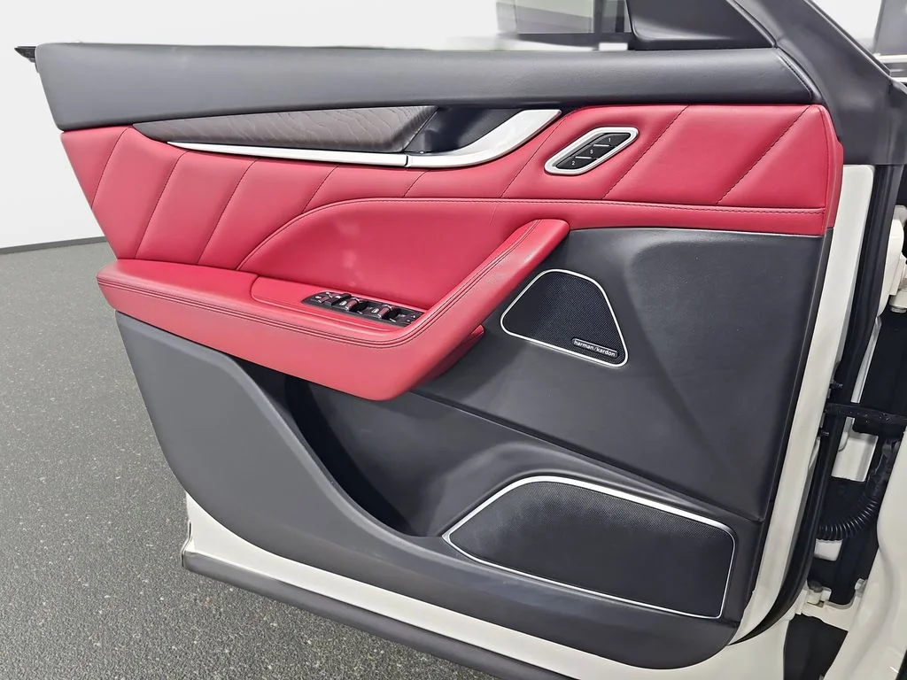 Used 2020  Maserati Base image 29