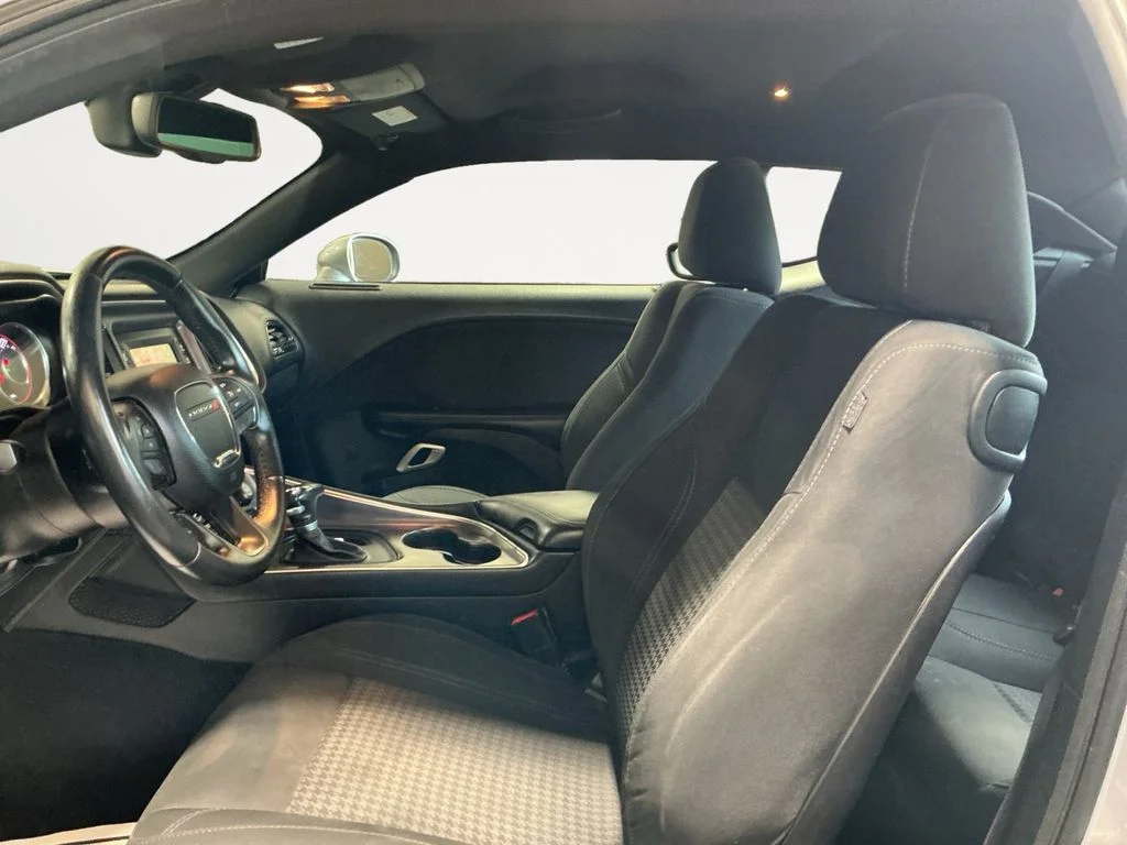 Used 2016 Silver Dodge SXT image 11