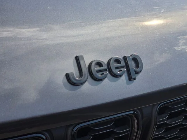 Used 2023 Gray Jeep Altitude image 13