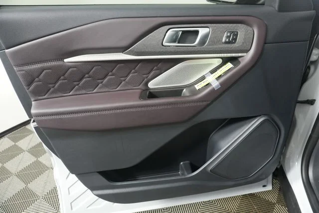 New 2027 Avalanche Gray Ford Platinum™ image 26