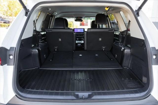 Certified Used 2026 WIND CHILL PEARL Toyota  image 8