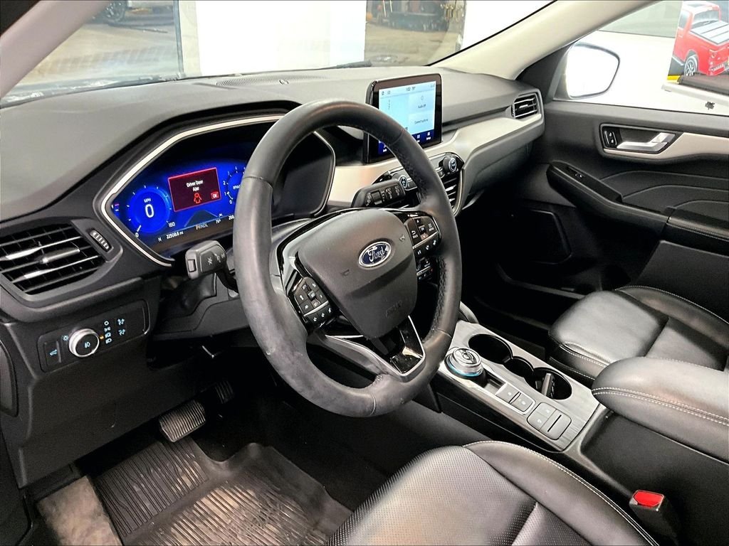 Used 2022 Black Metallic Ford SEL image 8