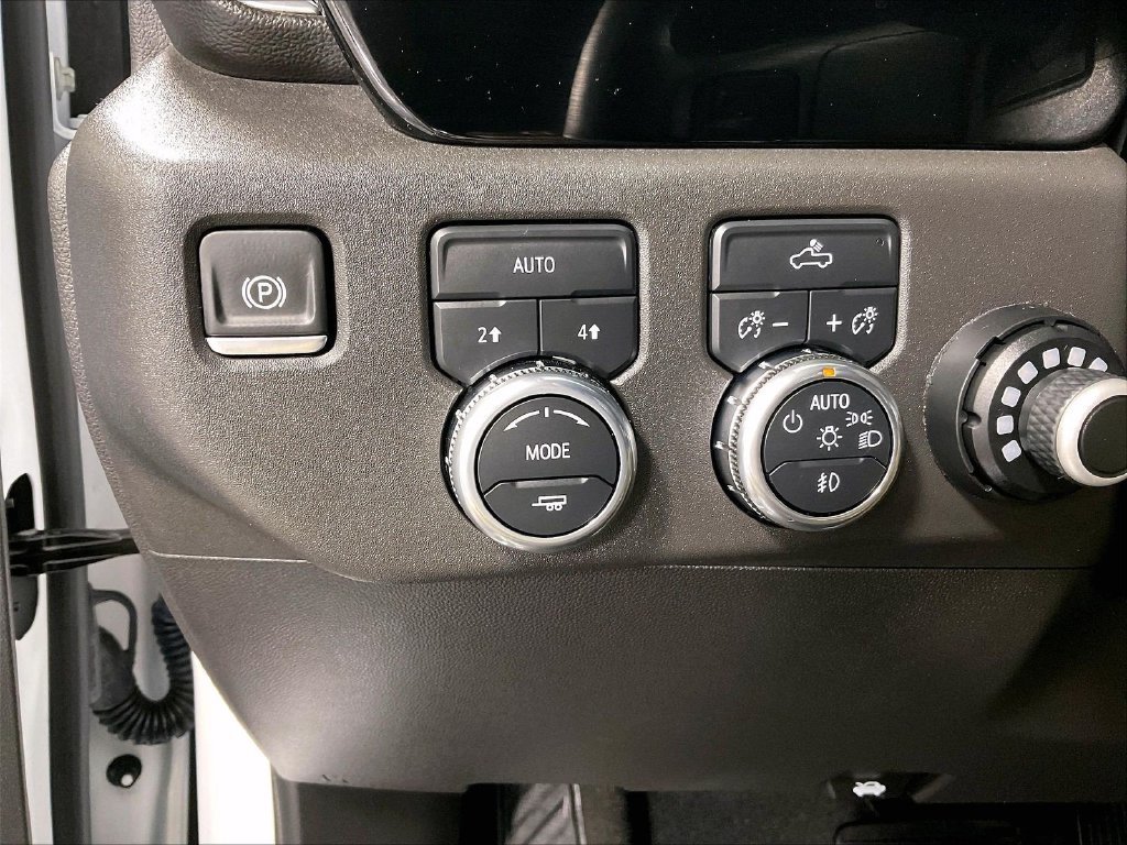 Used 2024 White GMC Elevation image 25