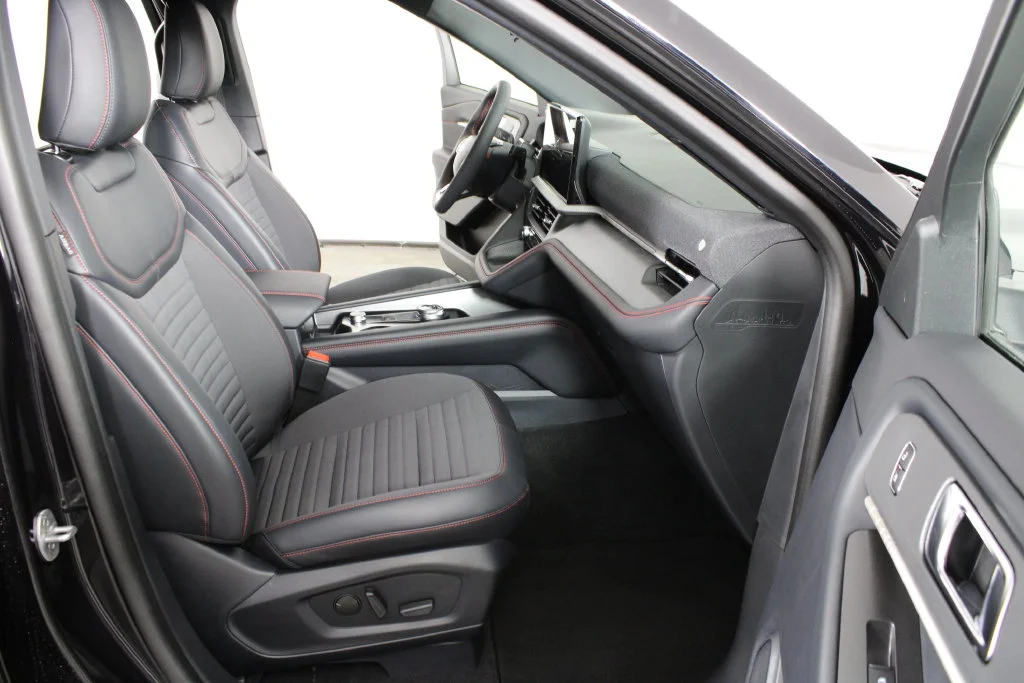 New 2027 Agate Black Metallic Ford ST-Line image 18
