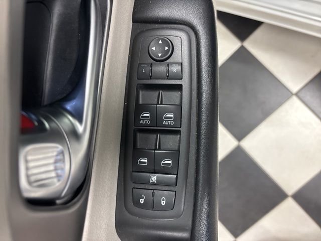 Used 2022 White Chrysler Touring L image 11