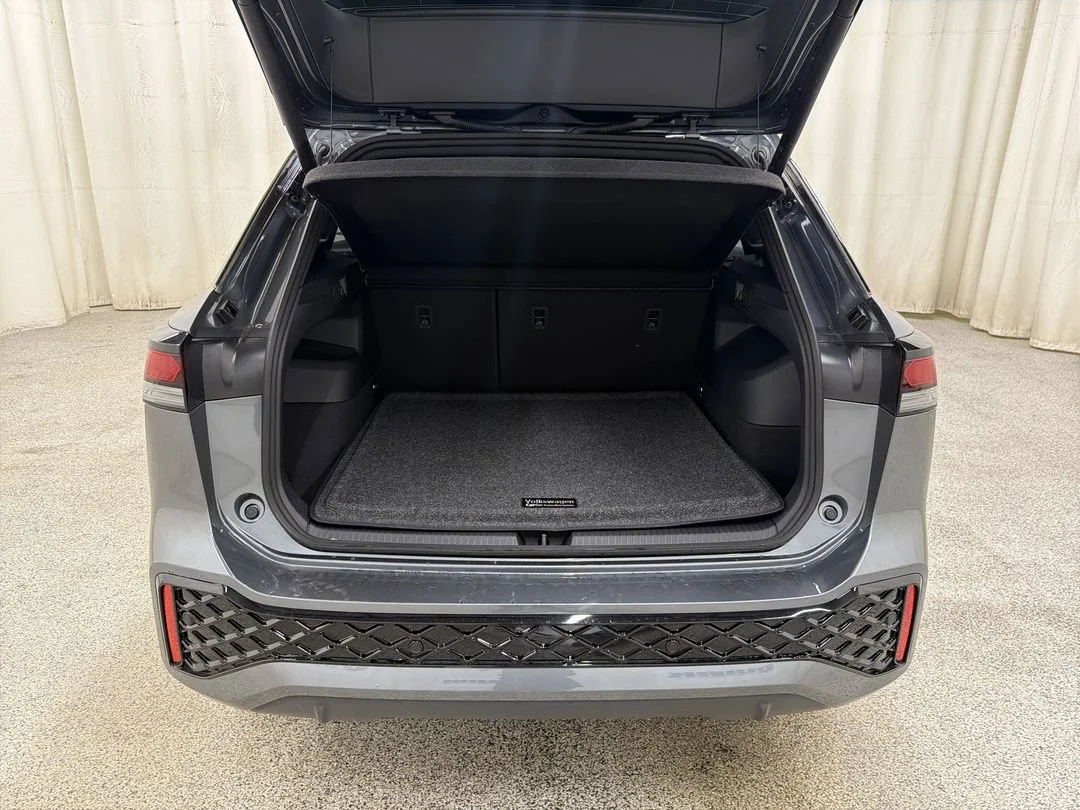 New 2026 Platinum Gray Metallic Volkswagen SE R-Line Black image 17
