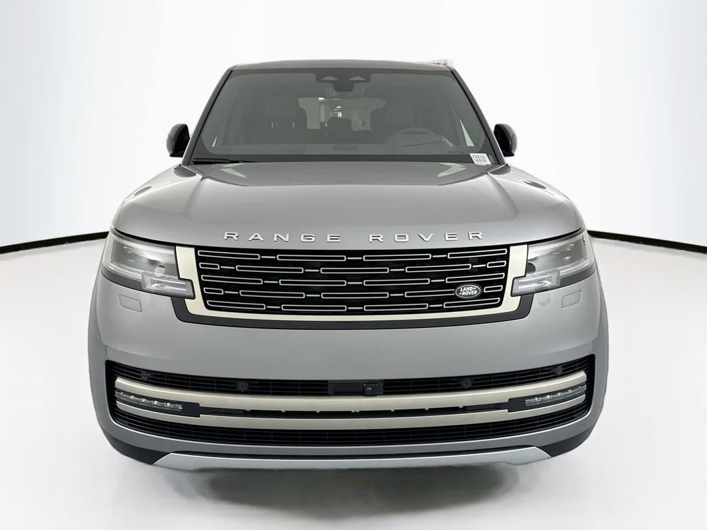New 2026 Eiger Grey Land Rover SE image 2