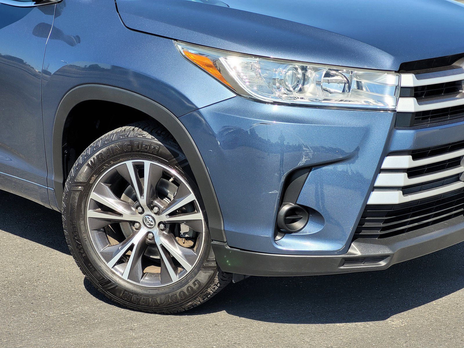 Used 2017  Toyota LE image 11