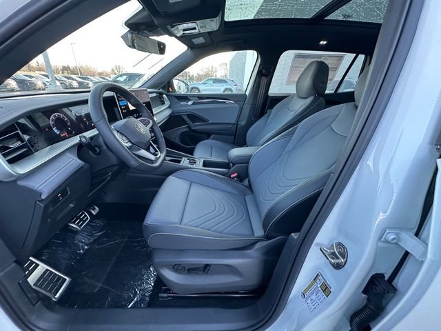 New 2026 Opal White W/Deep Black Roof Volkswagen 2.0T SE R-Line Black image 24