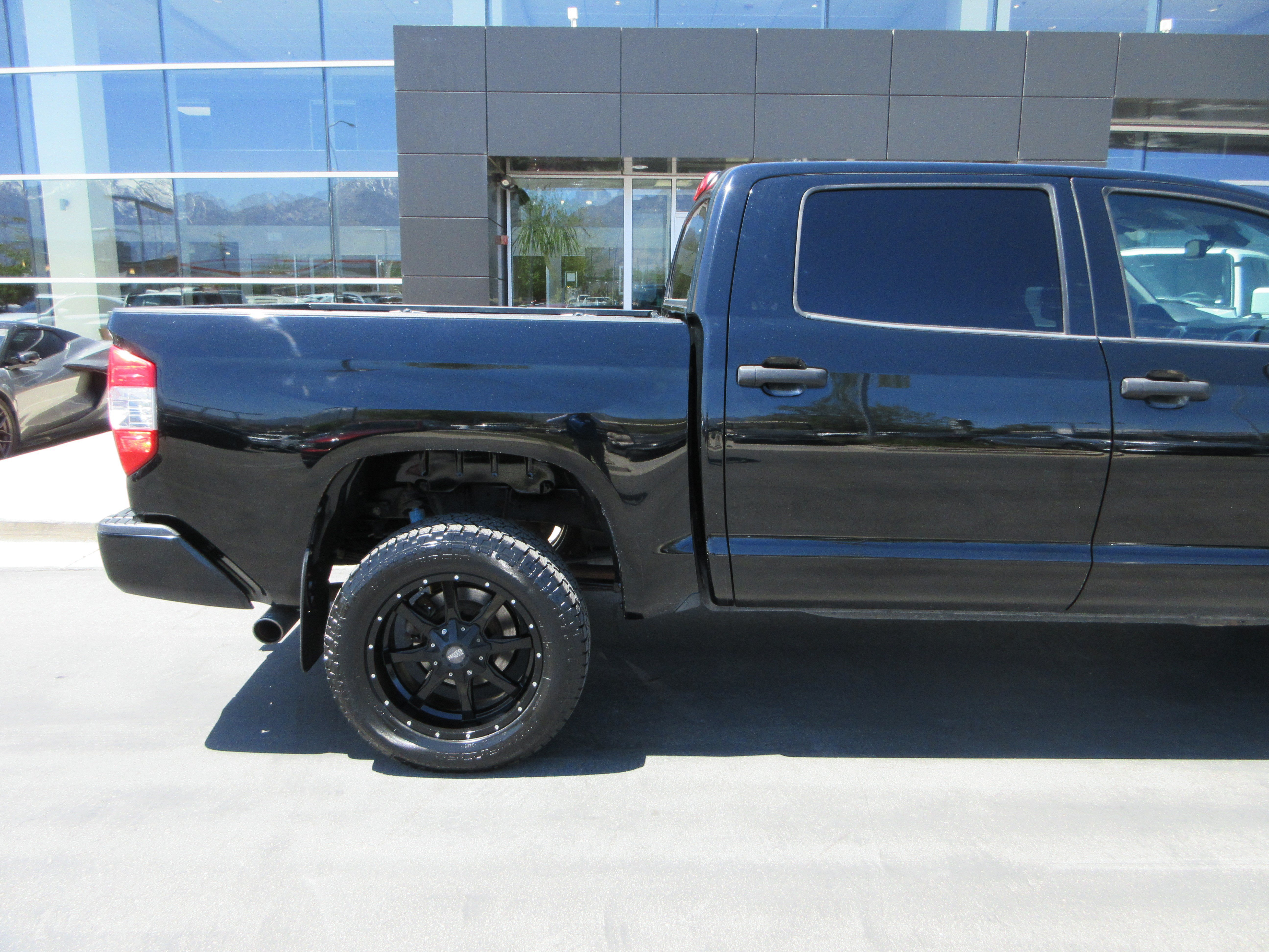 Used 2019 Midnight Black Metallic Toyota SR5 image 10
