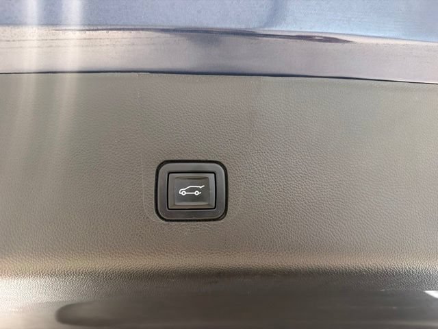 Used 2023 Northsky Blue Metallic Chevrolet LT Cloth image 10