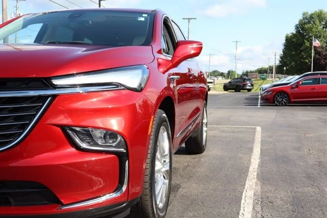 Used 2023 Red Buick Essence image 12