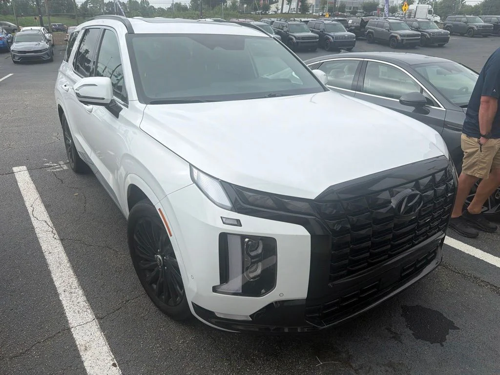 Used 2025 White Hyundai Calligraphy Night Edition image 2