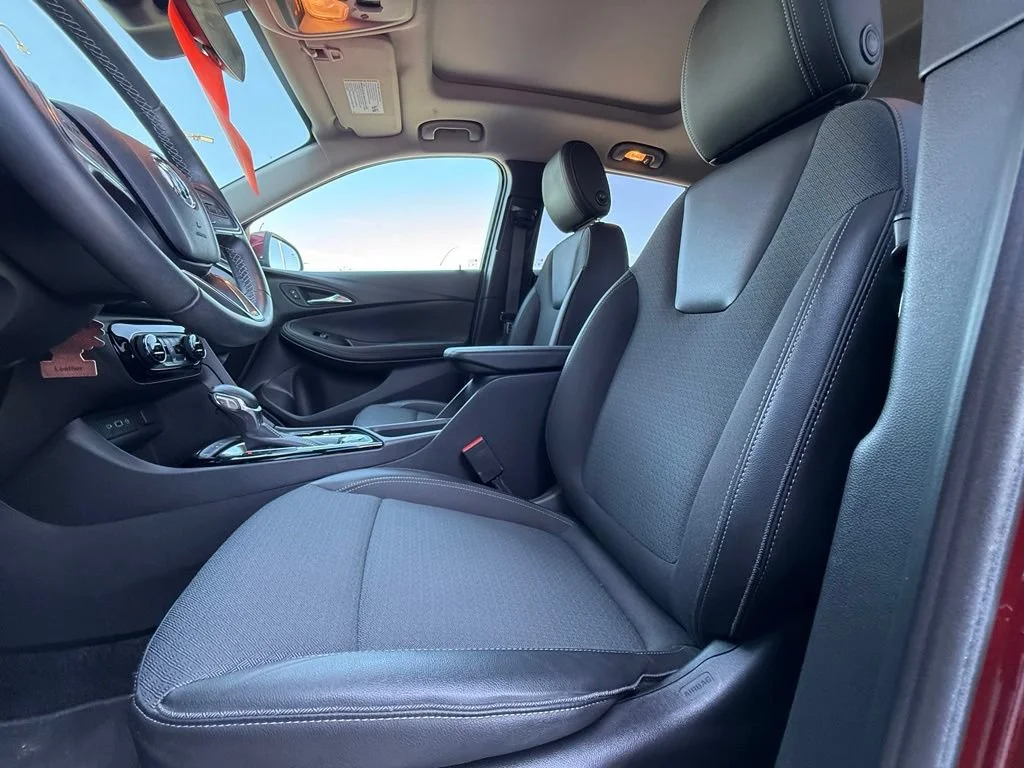 Used 2022 CINNABAR METALLIC Buick Select image 32
