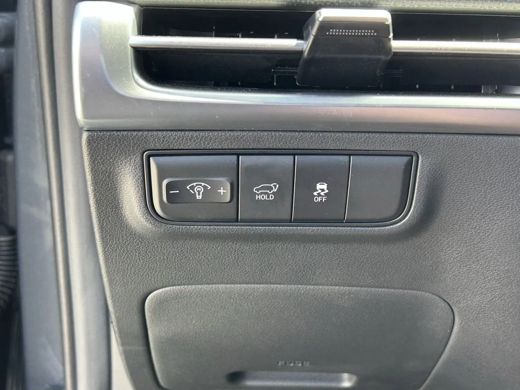 Used 2025 Gray Hyundai SEL Convenience image 31