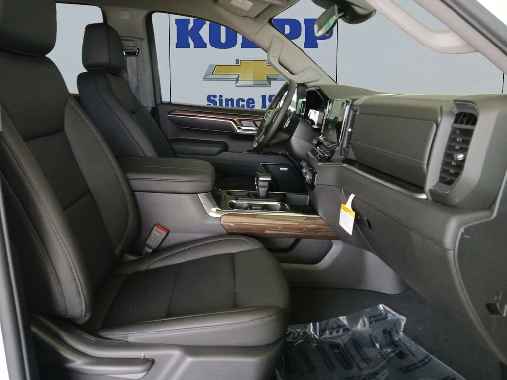 New 2026 Summit White Chevrolet LT Trail Boss image 17