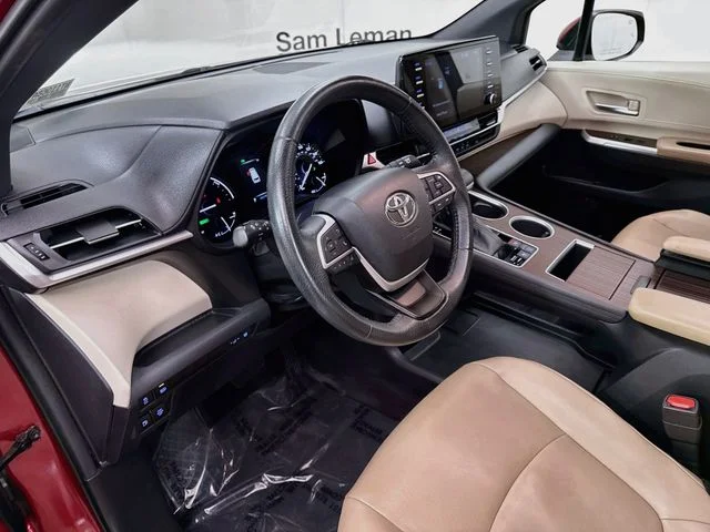 Used 2022 Red Toyota XLE image 9