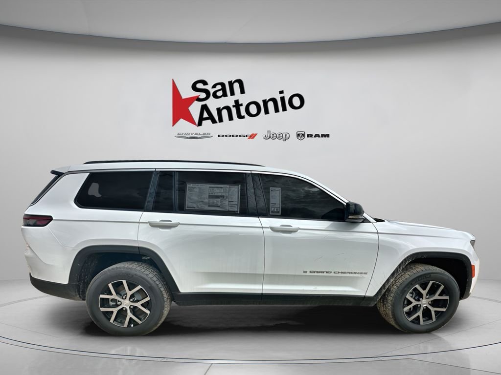 New 2025 Bright White Clear-Coat Exterior Paint Jeep Limited image 17