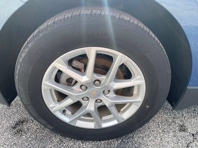Used 2024 Lakeshore Blue Metallic Chevrolet LT image 12