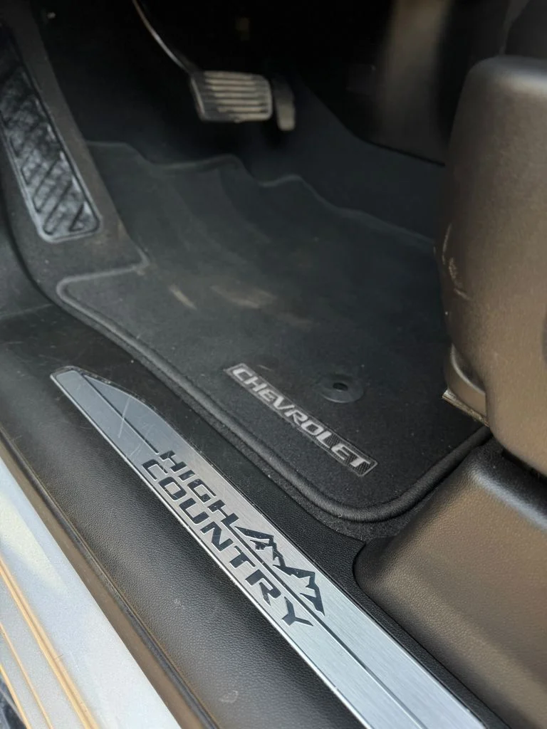 Used 2022 Silver Ice Metallic Chevrolet High Country image 15